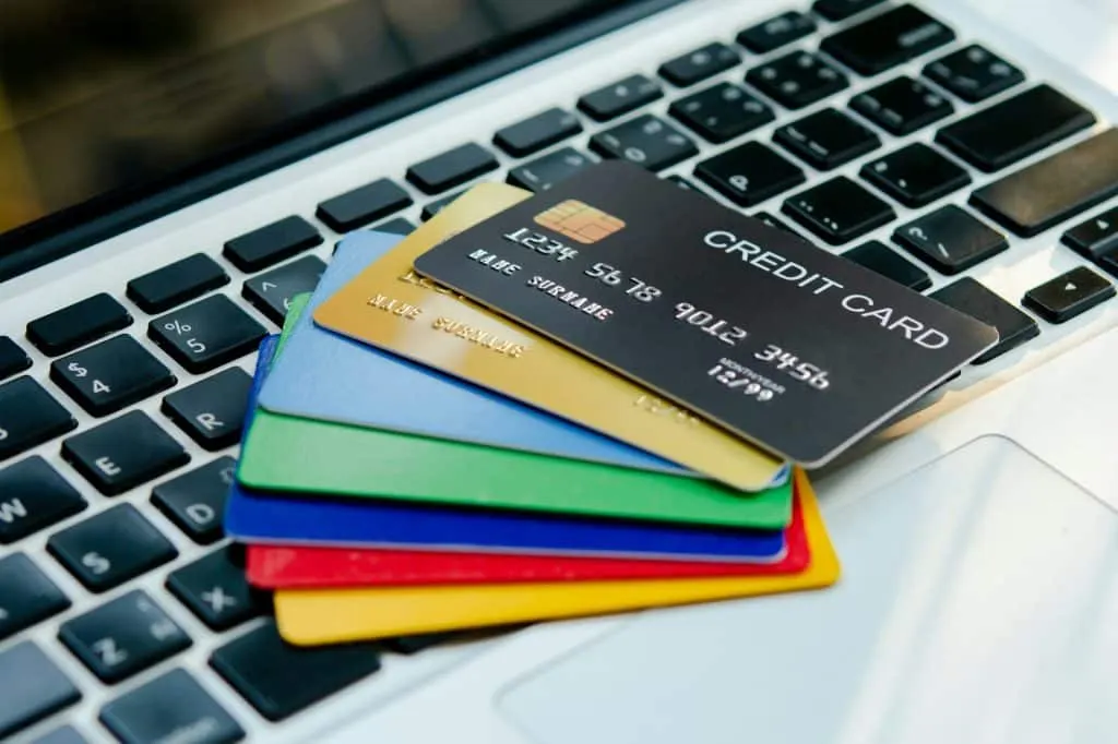 5 passaggi infallibili per lanciare il tuo negozio online su Shopify in un batter d’occhio! Scopri subito i segreti del successo dell’e-commerce!